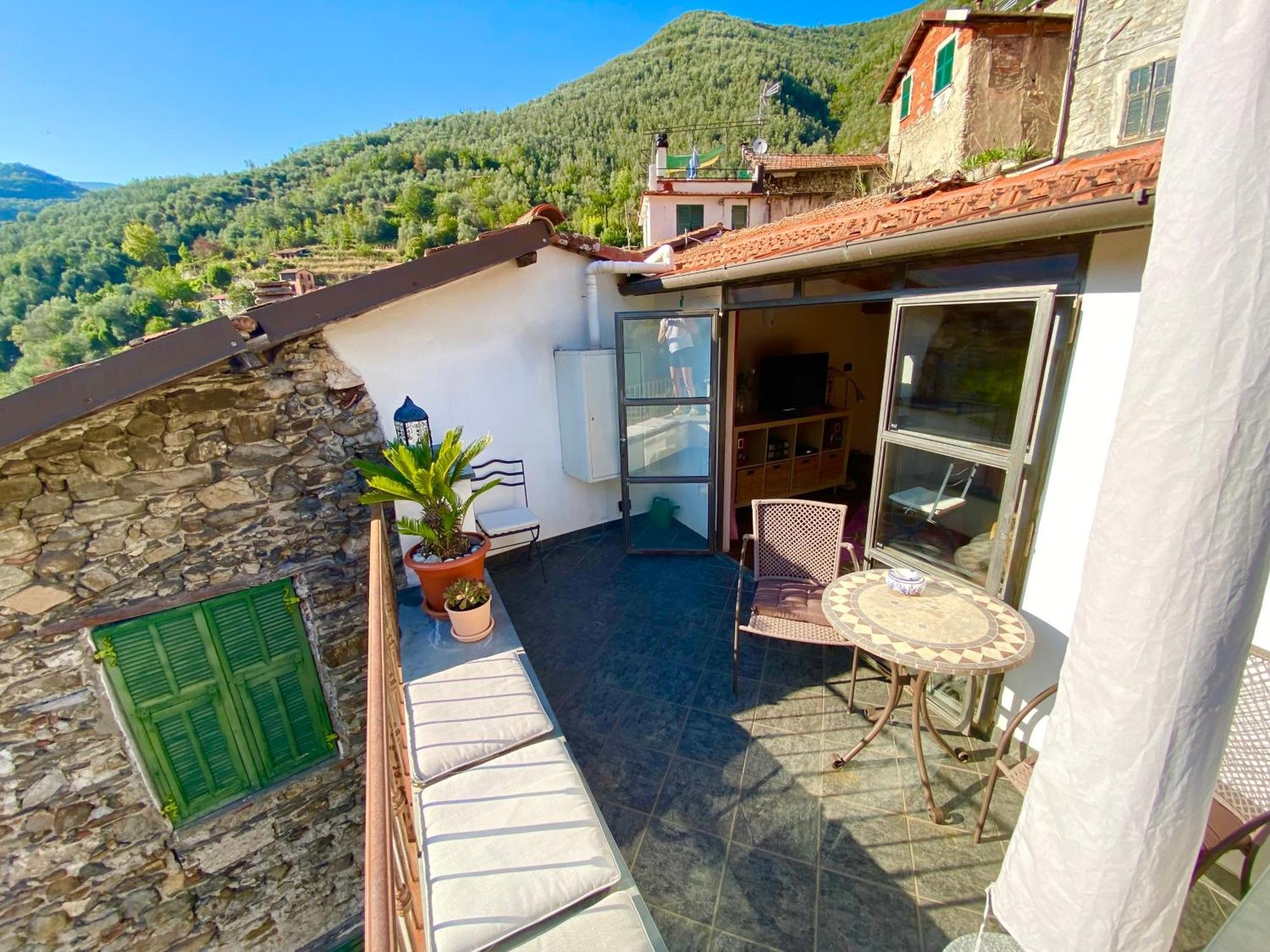 Iconic Italian Townhouse W Rooftop Terrace, Pigna Villa Exterior photo