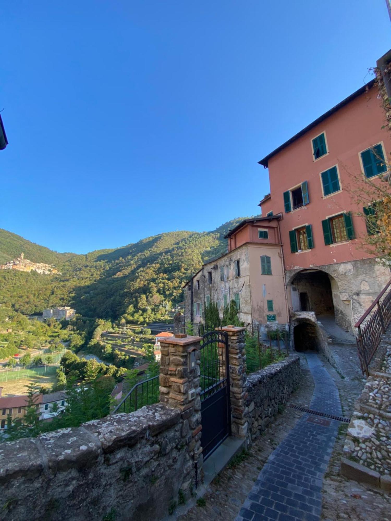 Iconic Italian Townhouse W Rooftop Terrace, Pigna Villa Exterior photo