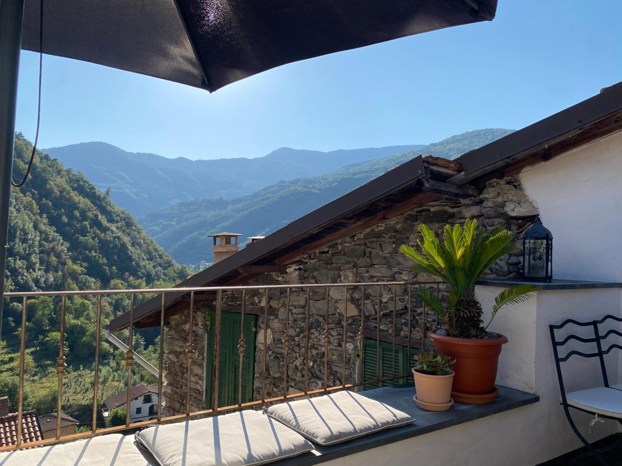 Iconic Italian Townhouse W Rooftop Terrace, Pigna Villa Exterior photo